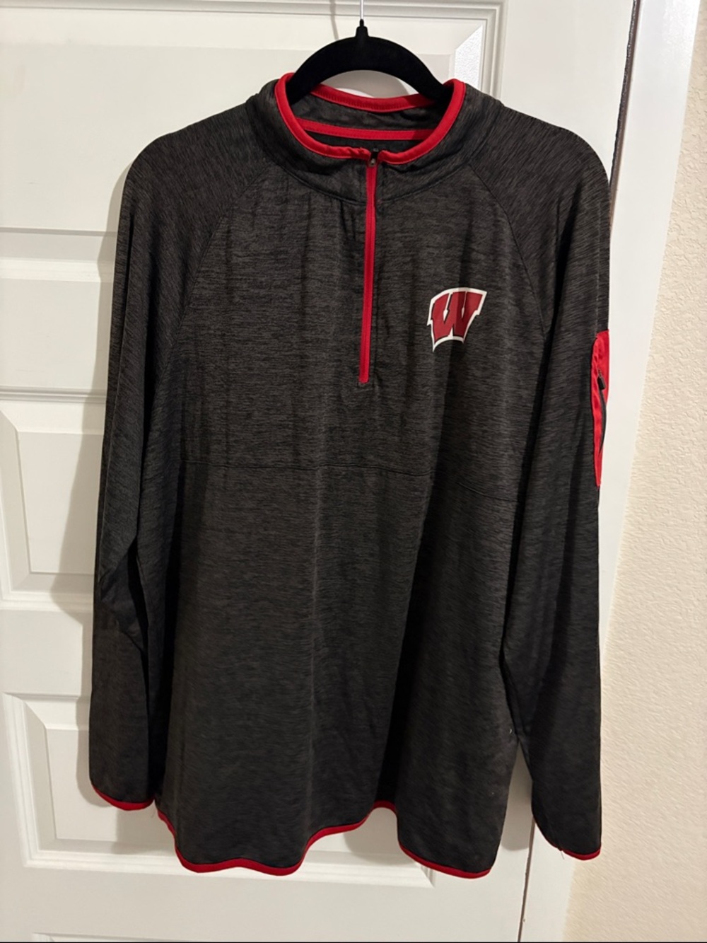 Colosseum Gray and Red Quarter-Zip Pullover